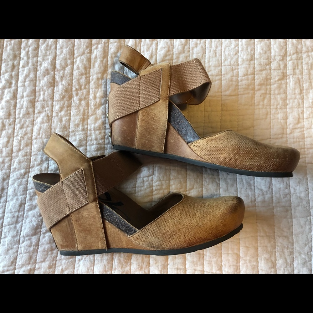 Tan colored wedges